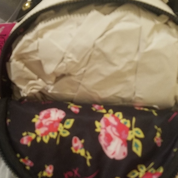 Betsey Johnson dalmination dog face backpack NWT - Picture 2 of 5